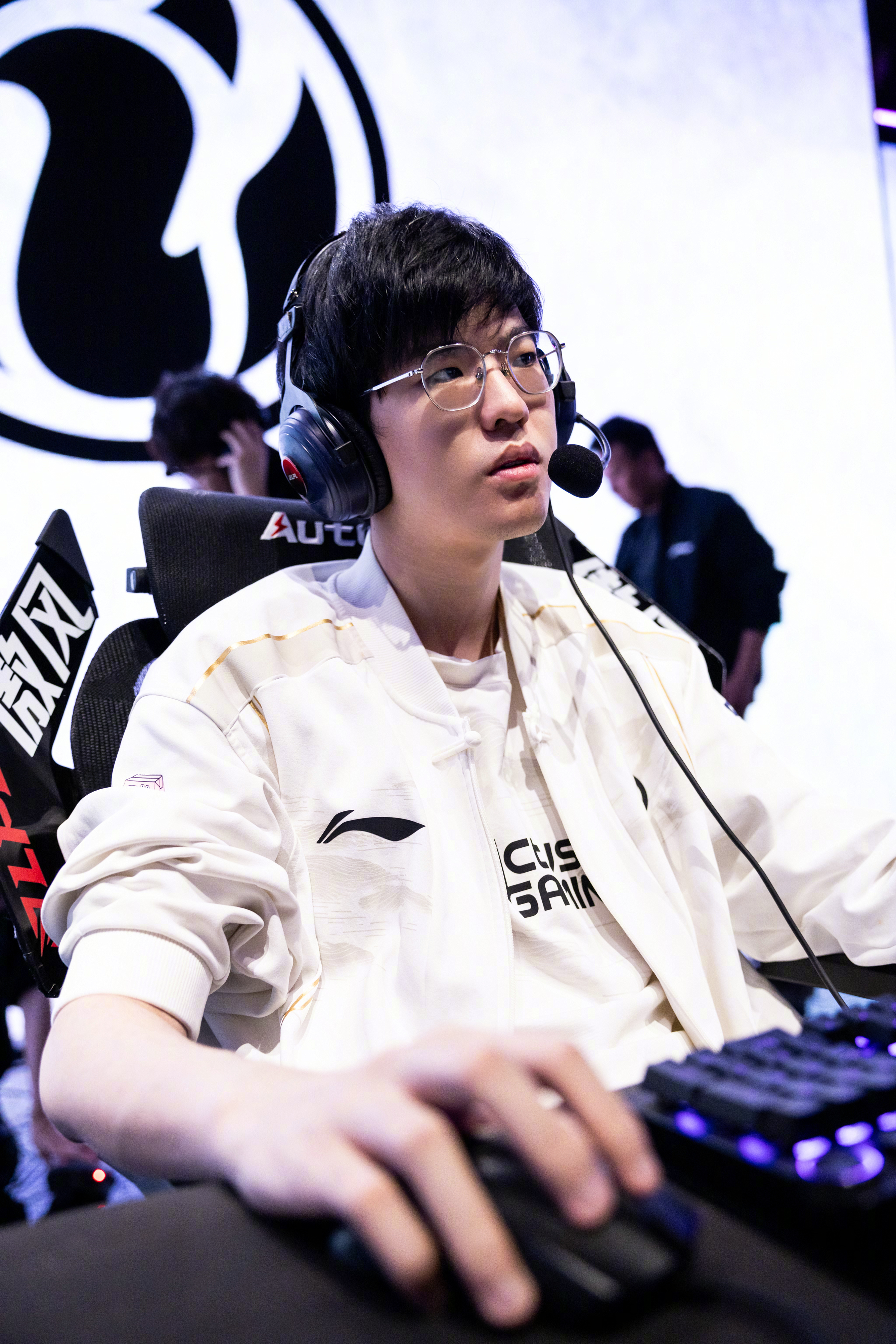 JDG险胜TES，SwordArt绝境逆转