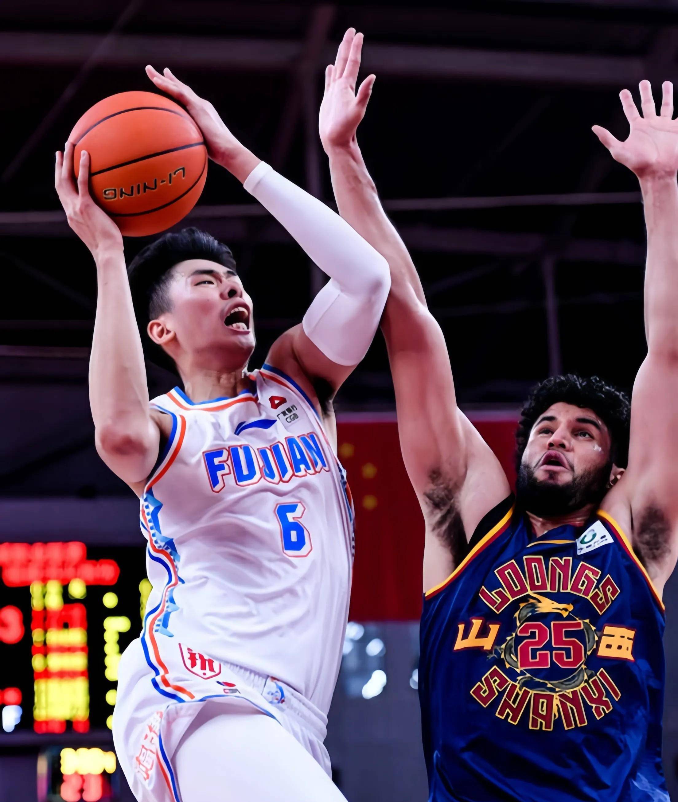 包含球星爆发！CBA赛场再现神级操作的词条