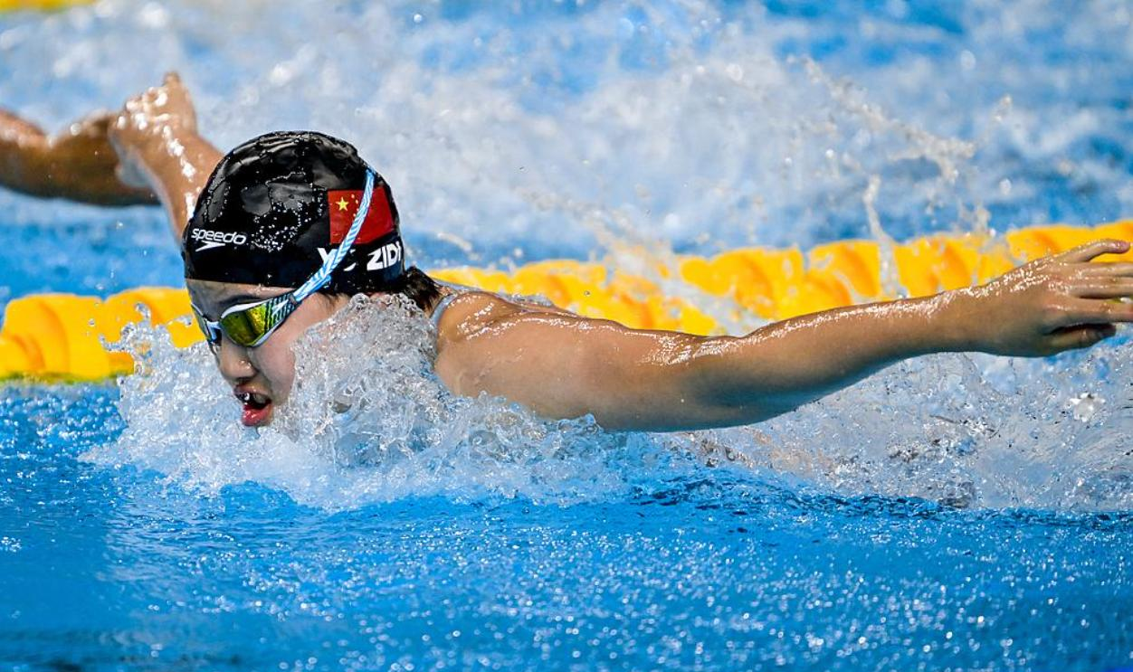 球星爆发！游泳赛场再现神级操作