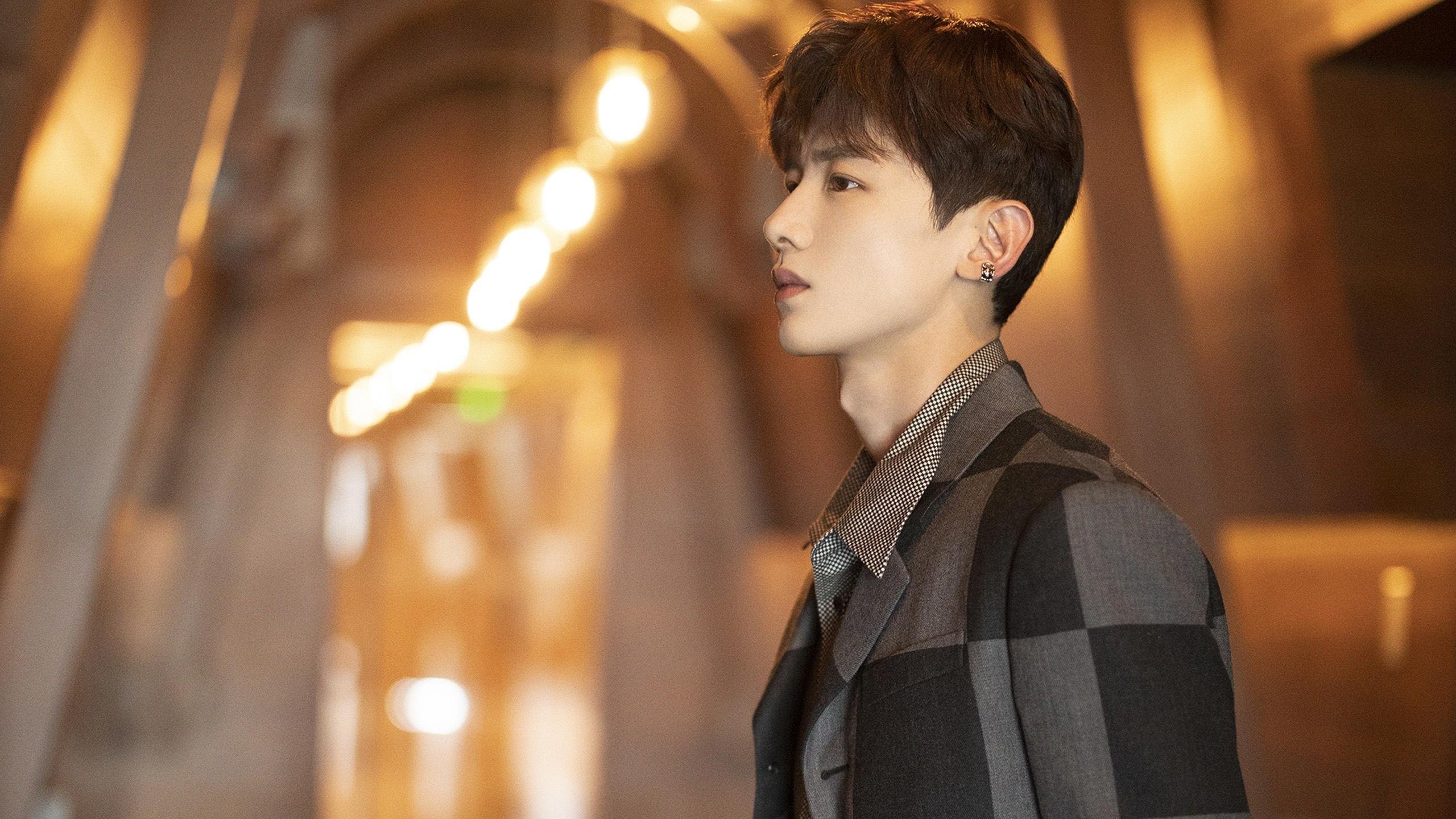 新生代铁律，从温网青草到都灵硬地，阿尔卡拉斯双重荣耀照亮时代更迭