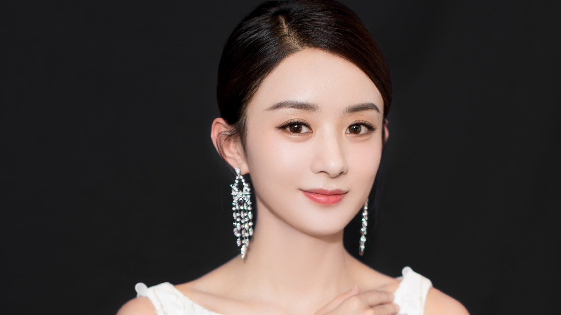 爱游戏在线-双线叙事，文班亚马的独角戏与雄鹿的团队洪流