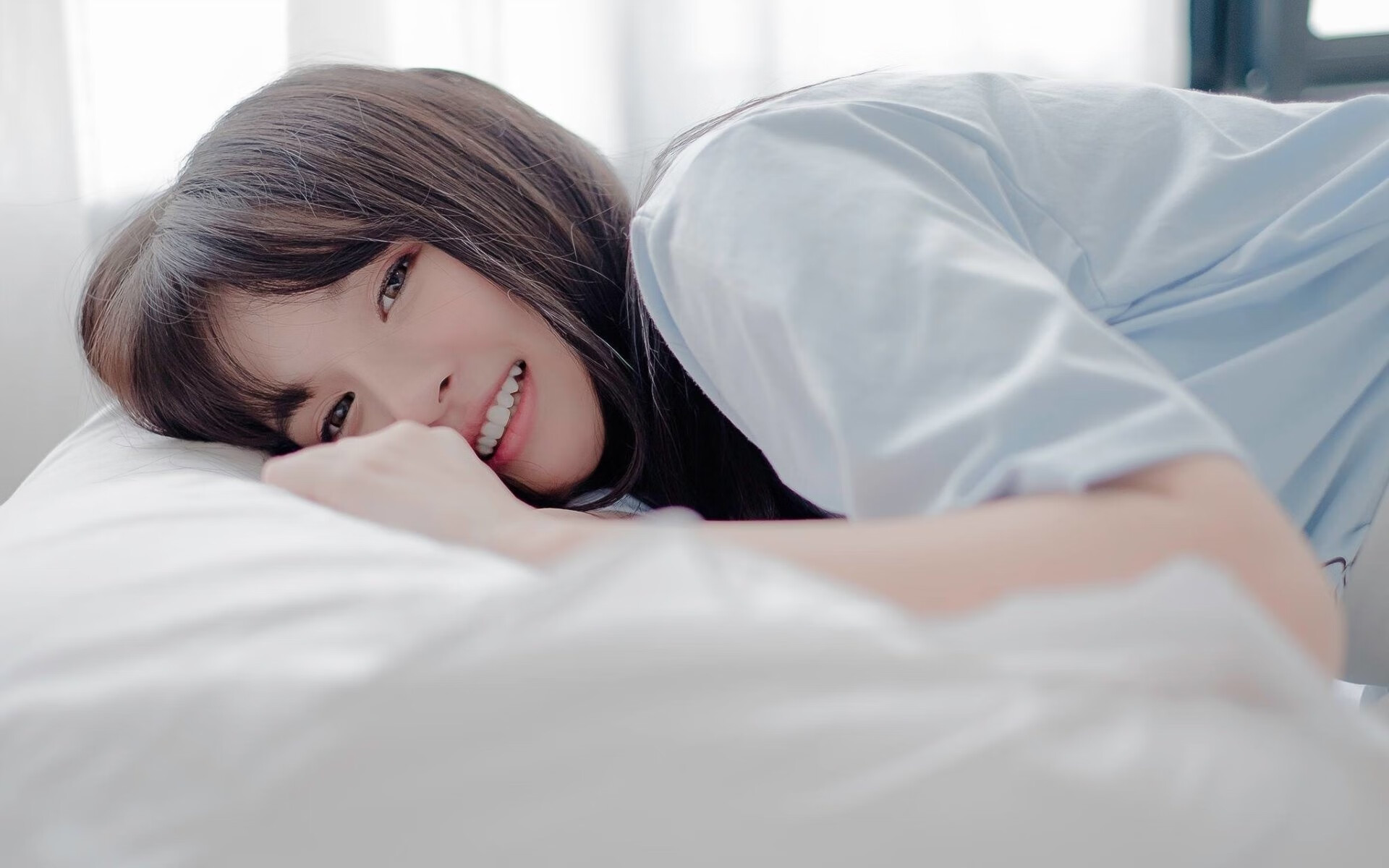 当赛道遇见球场，F1街道赛之夜，班凯罗硬仗之王的双线叙事