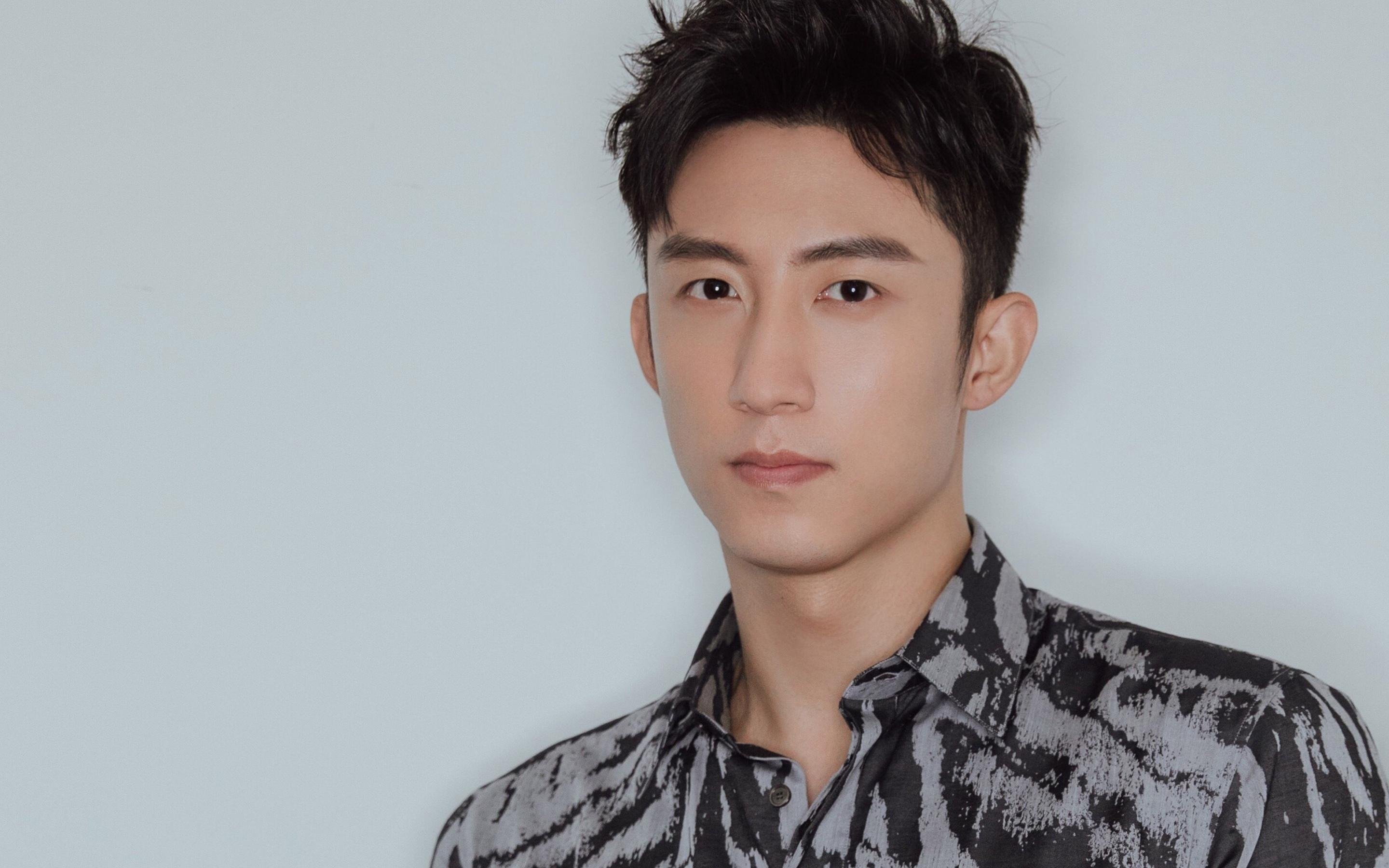 爱游戏娱乐-非洲雄狮横扫雄鹰，欧洲新星闪耀焦点战，足球世界的双重震撼