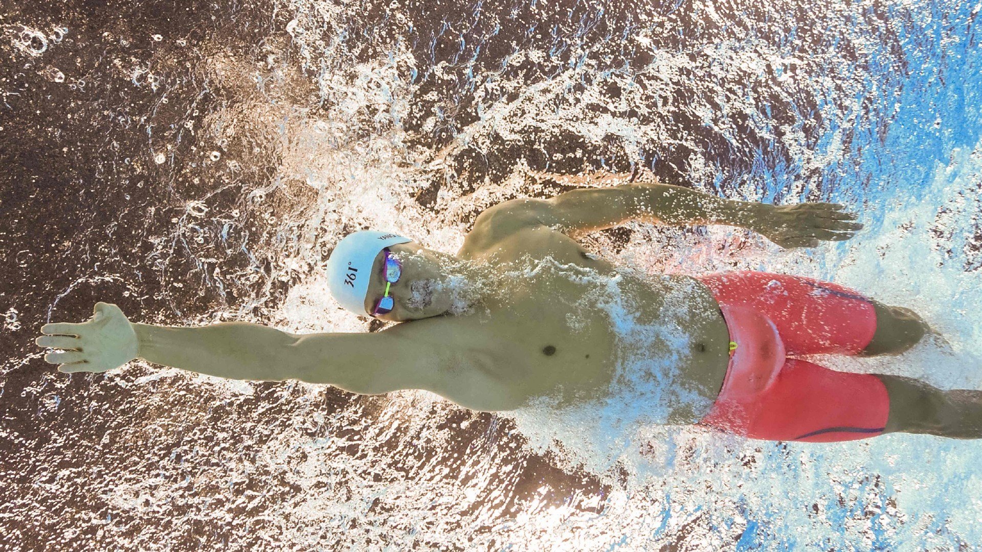 足球之诗，阿尔瓦雷斯的光与洪都拉斯的影